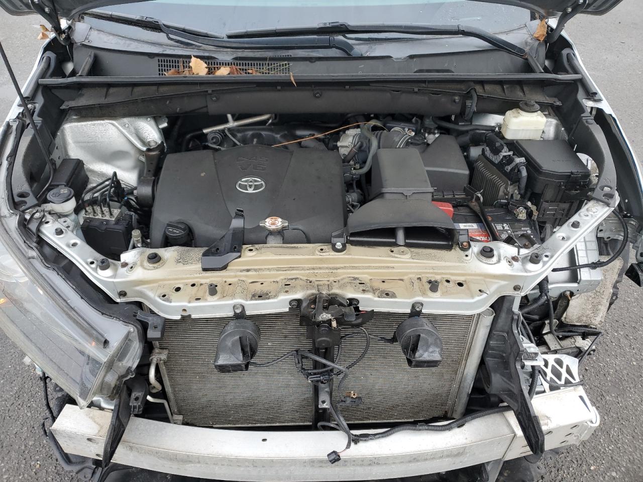2019 Toyota Highlander - Image 12