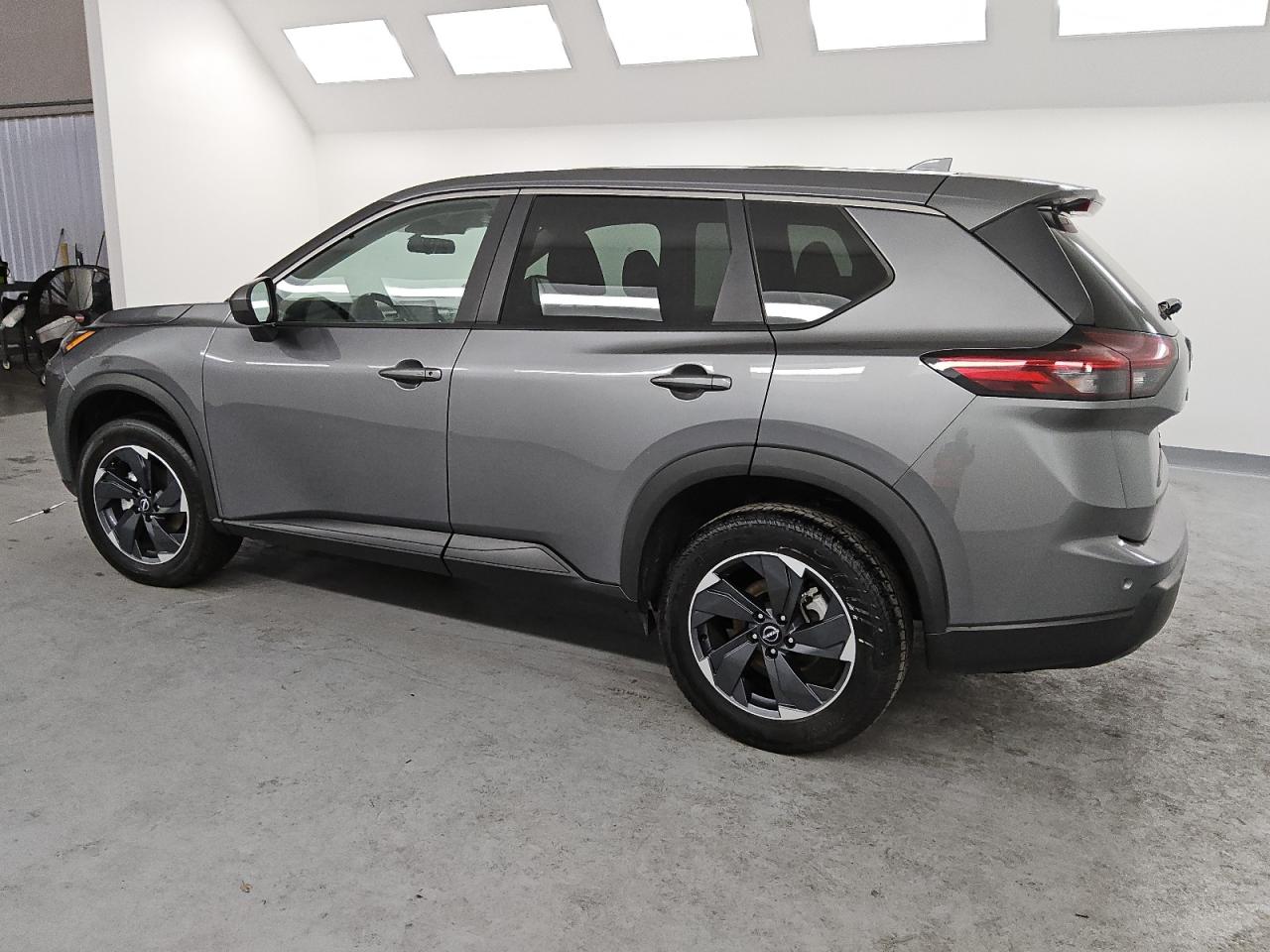 2024 Nissan Rogue - Image 2