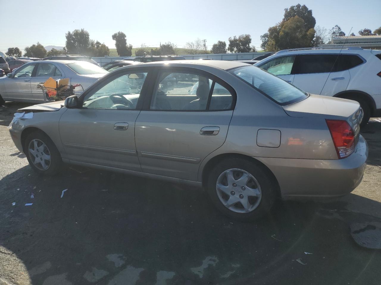 2005 Hyundai Elantra - Image 2