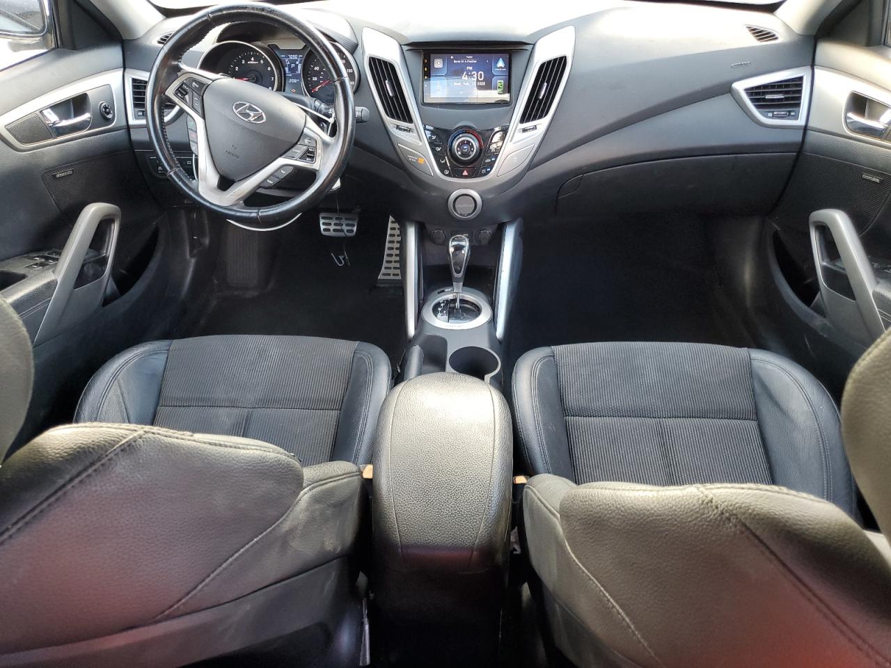 2015 Hyundai Veloster - Image 8