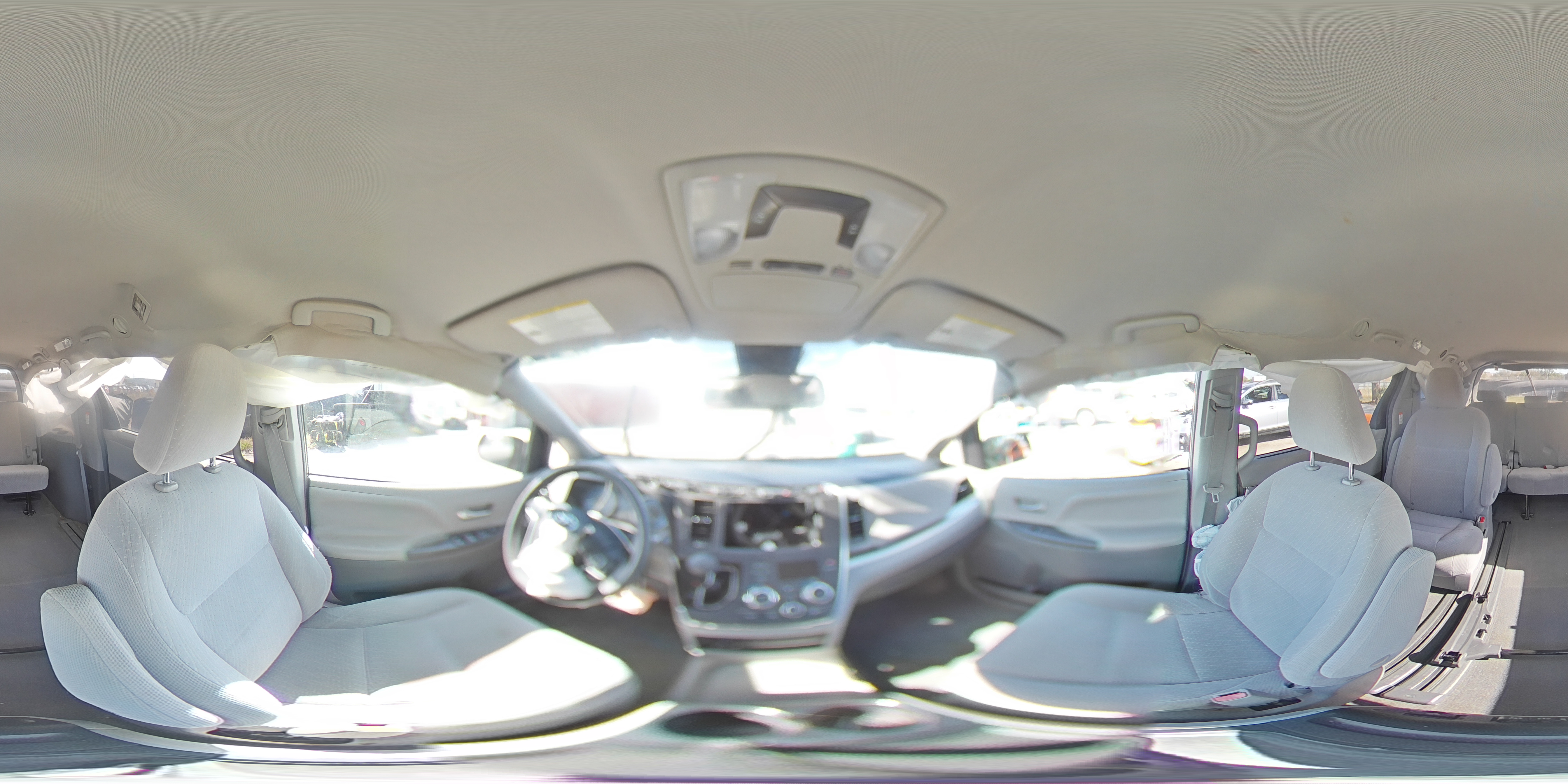 2018 Toyota Sienna - Image 14