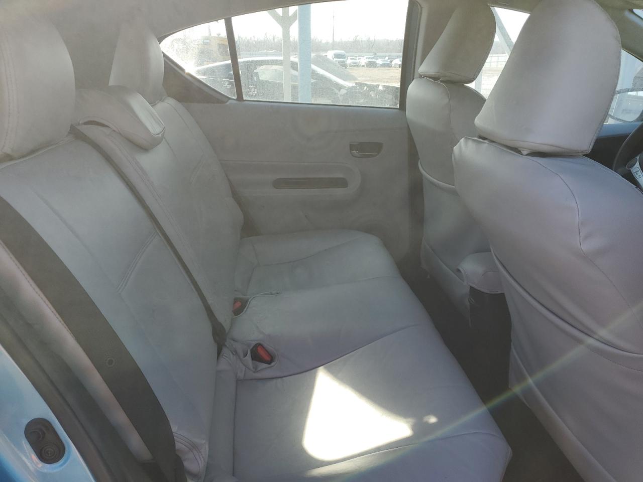 2013 Toyota Prius - Image 11