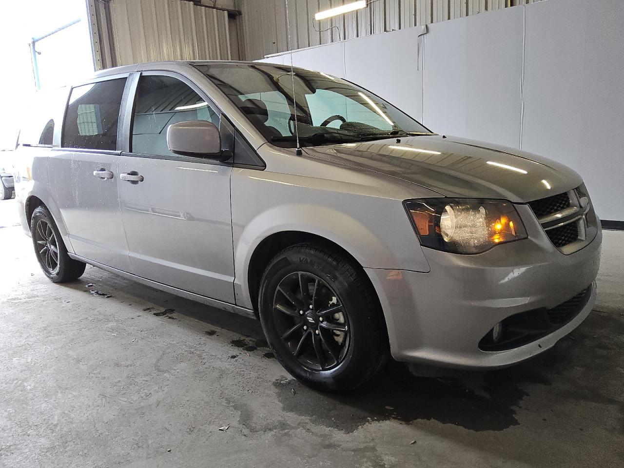 2019 Dodge Caravan - Image 4