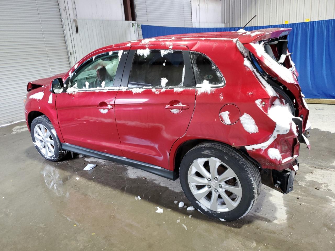 2015 Mitsubishi Outlander - Image 2