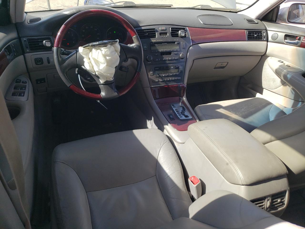 2004 Lexus ES - Image 8