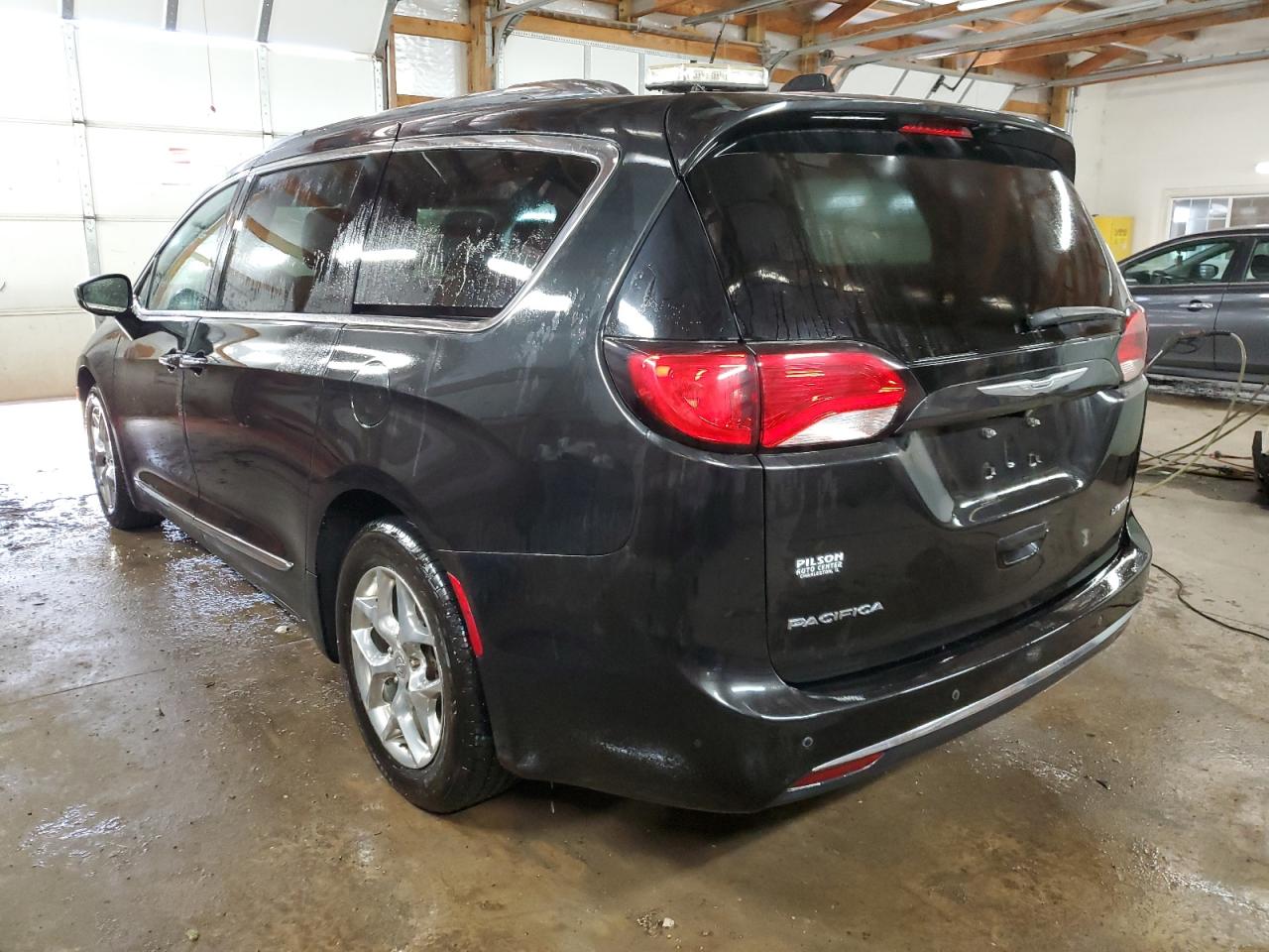 2017 Chrysler Pacifica - Image 2