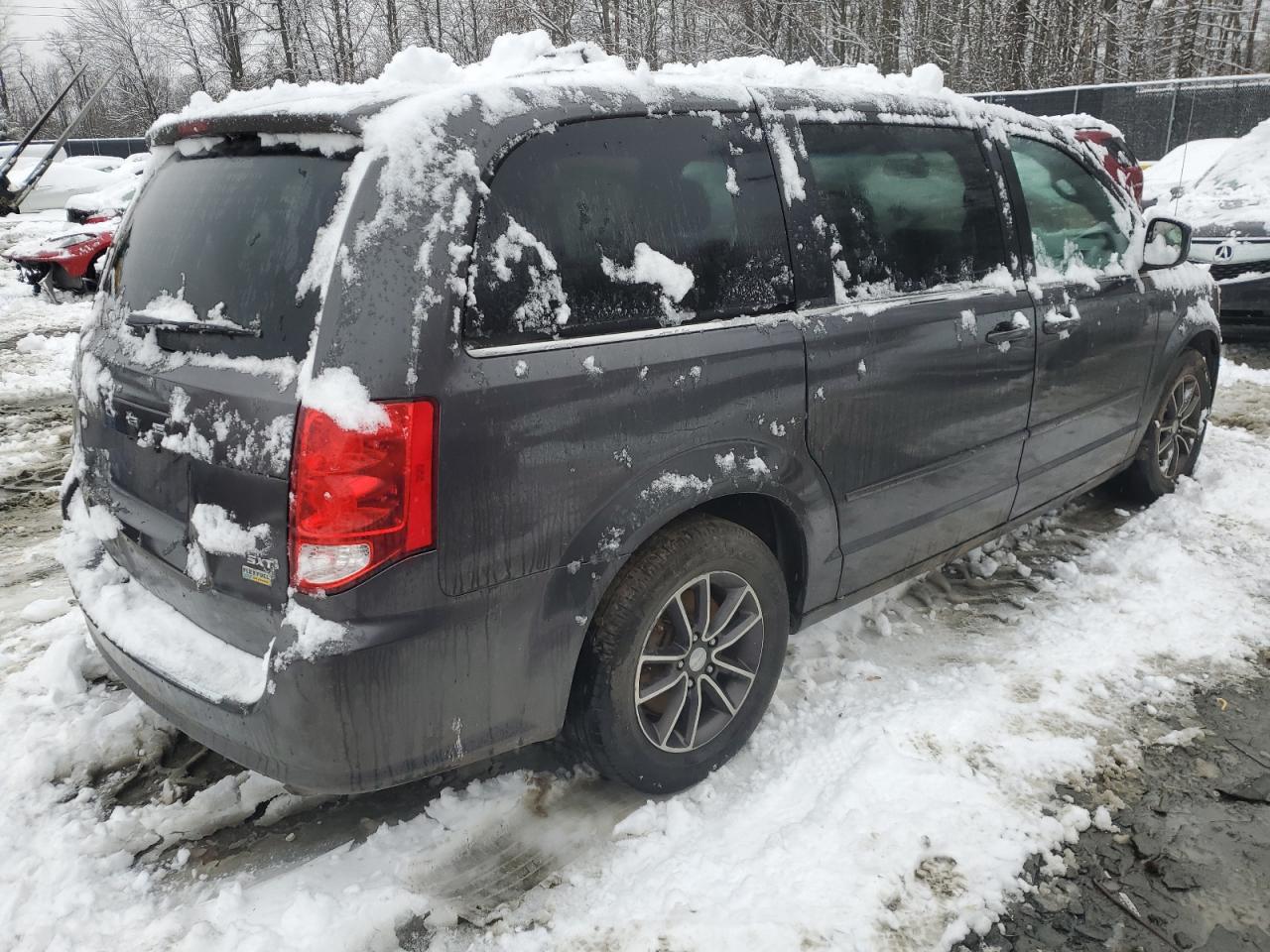 2017 Dodge Caravan - Image 3