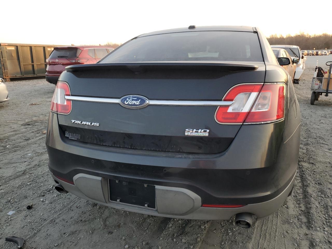 2010 Ford Taurus - Image 6
