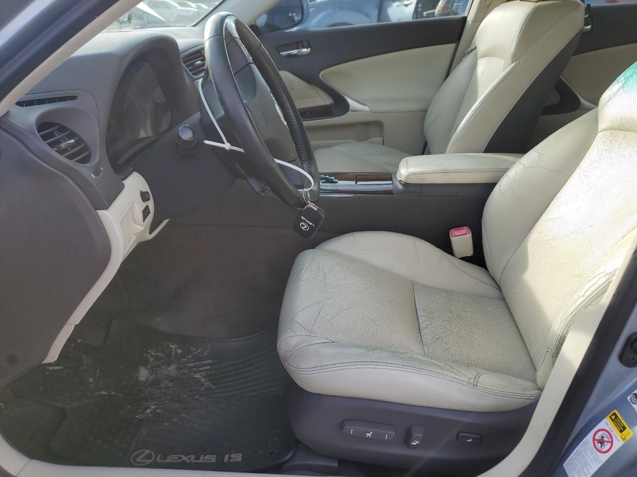 2010 Lexus IS - Image 7