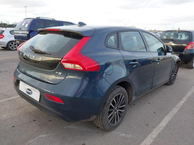 2018 VOLVO V40 MOMENT