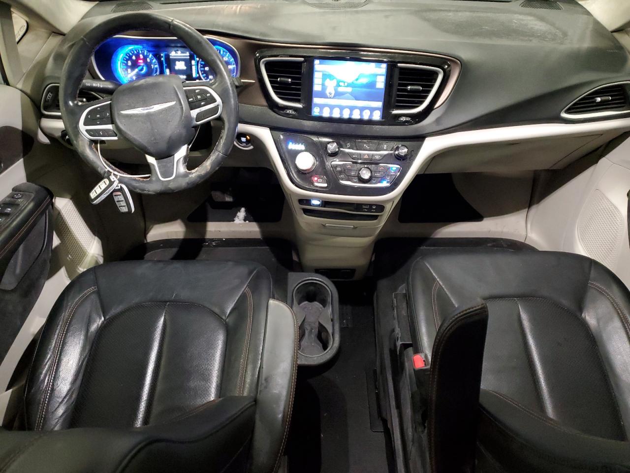 2019 Chrysler Pacifica - Image 8