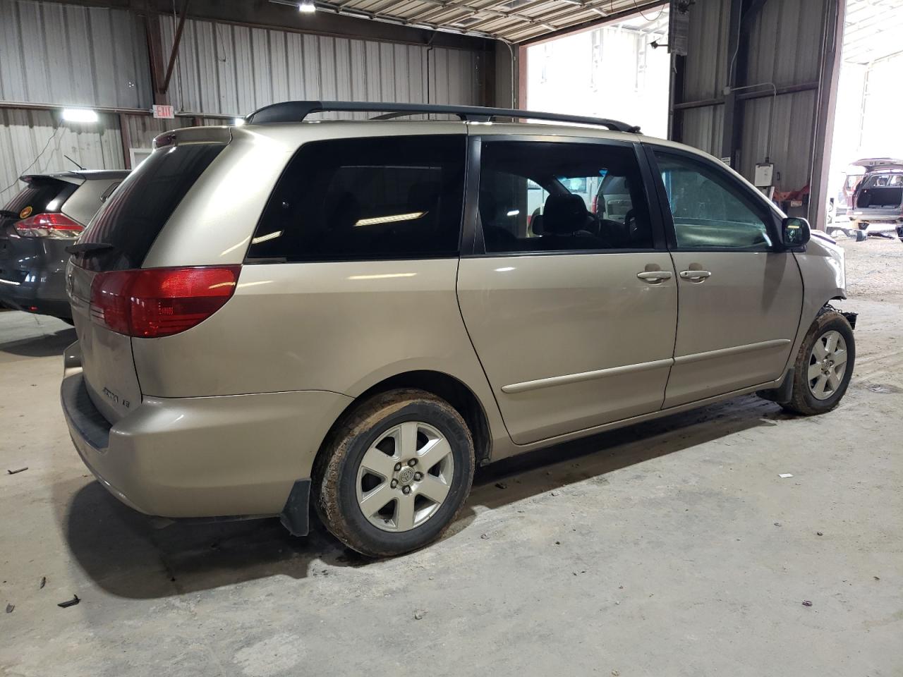 2004 Toyota Sienna - Image 3