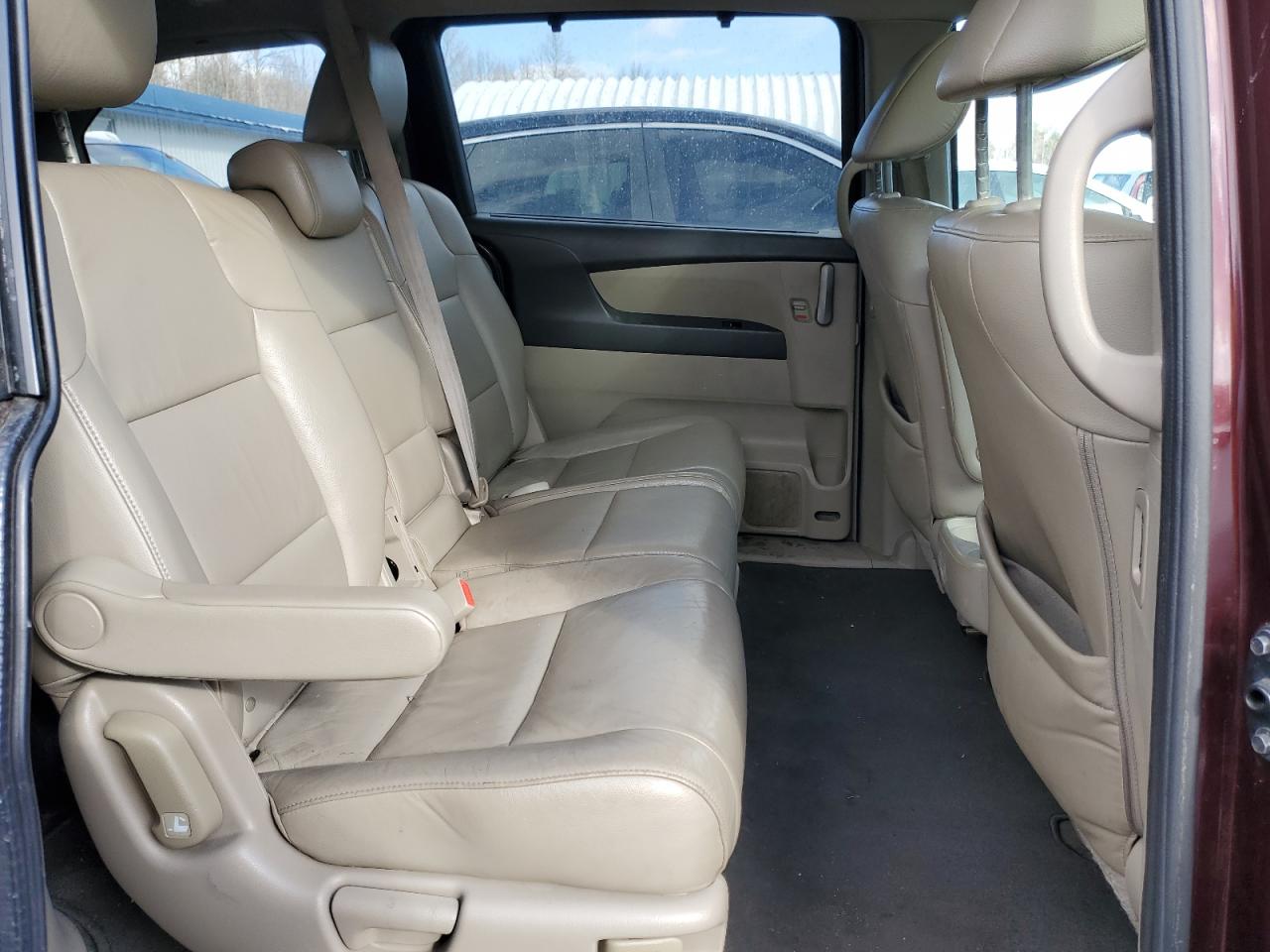 2012 Honda Odyssey - Image 11