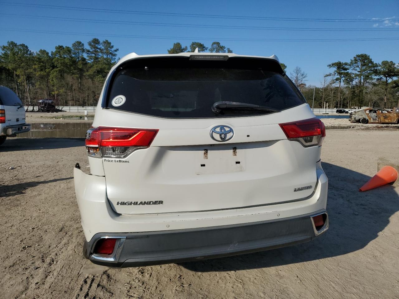 2018 Toyota Highlander - Image 6