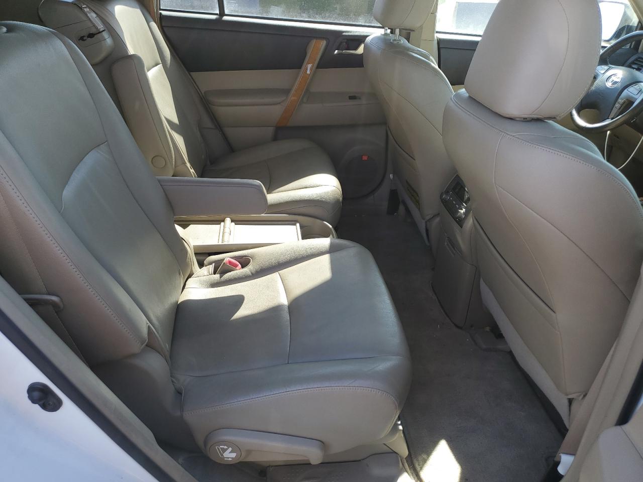 2009 Toyota Highlander - Image 11