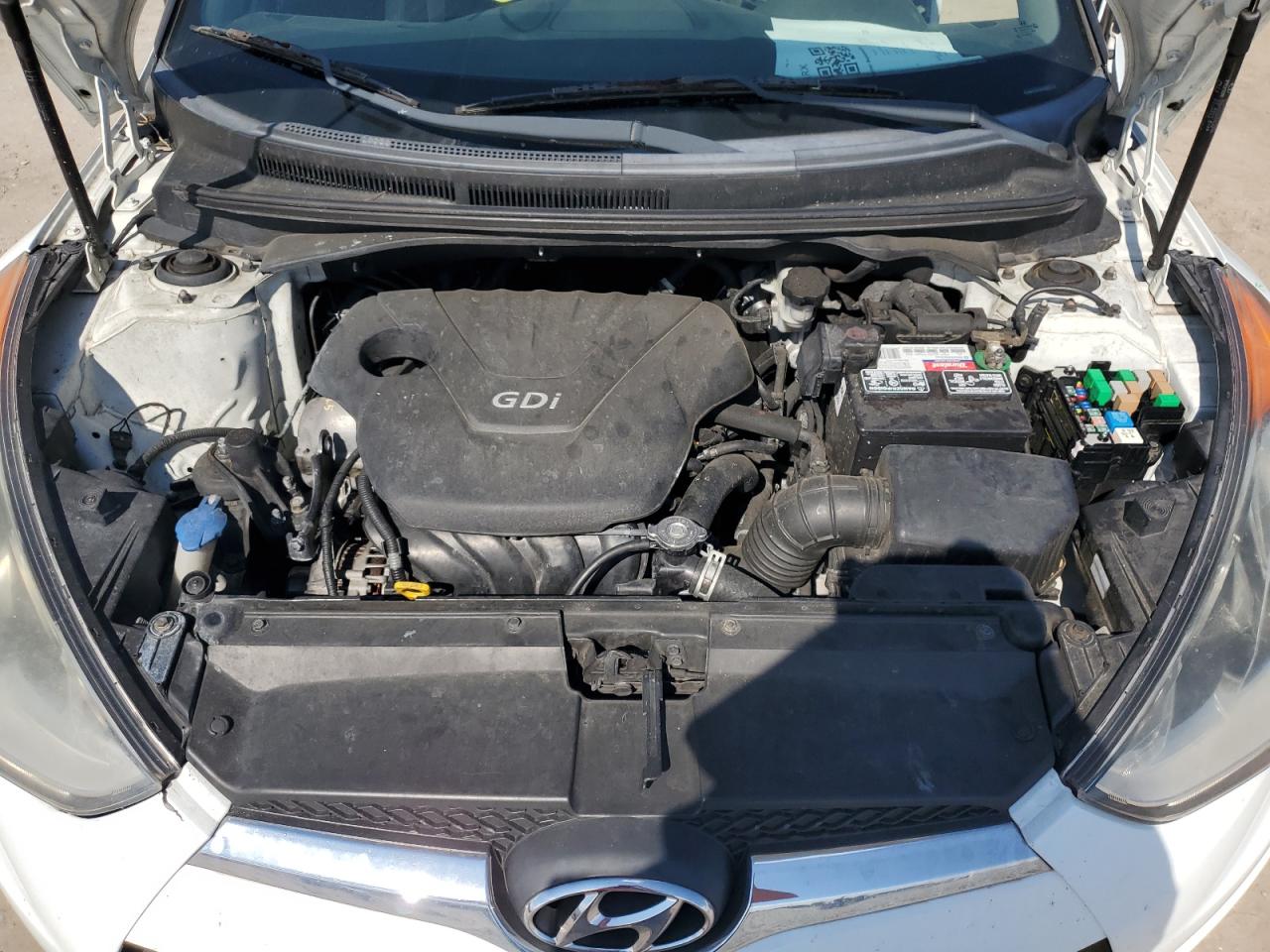 2016 Hyundai Veloster - Image 11