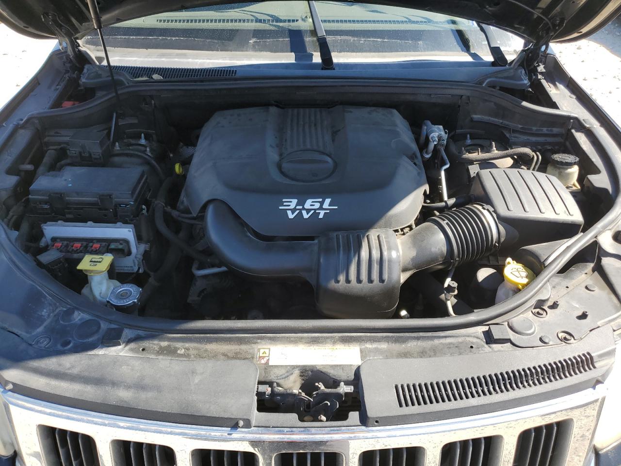 2012 Jeep Grand Cherokee - Image 12