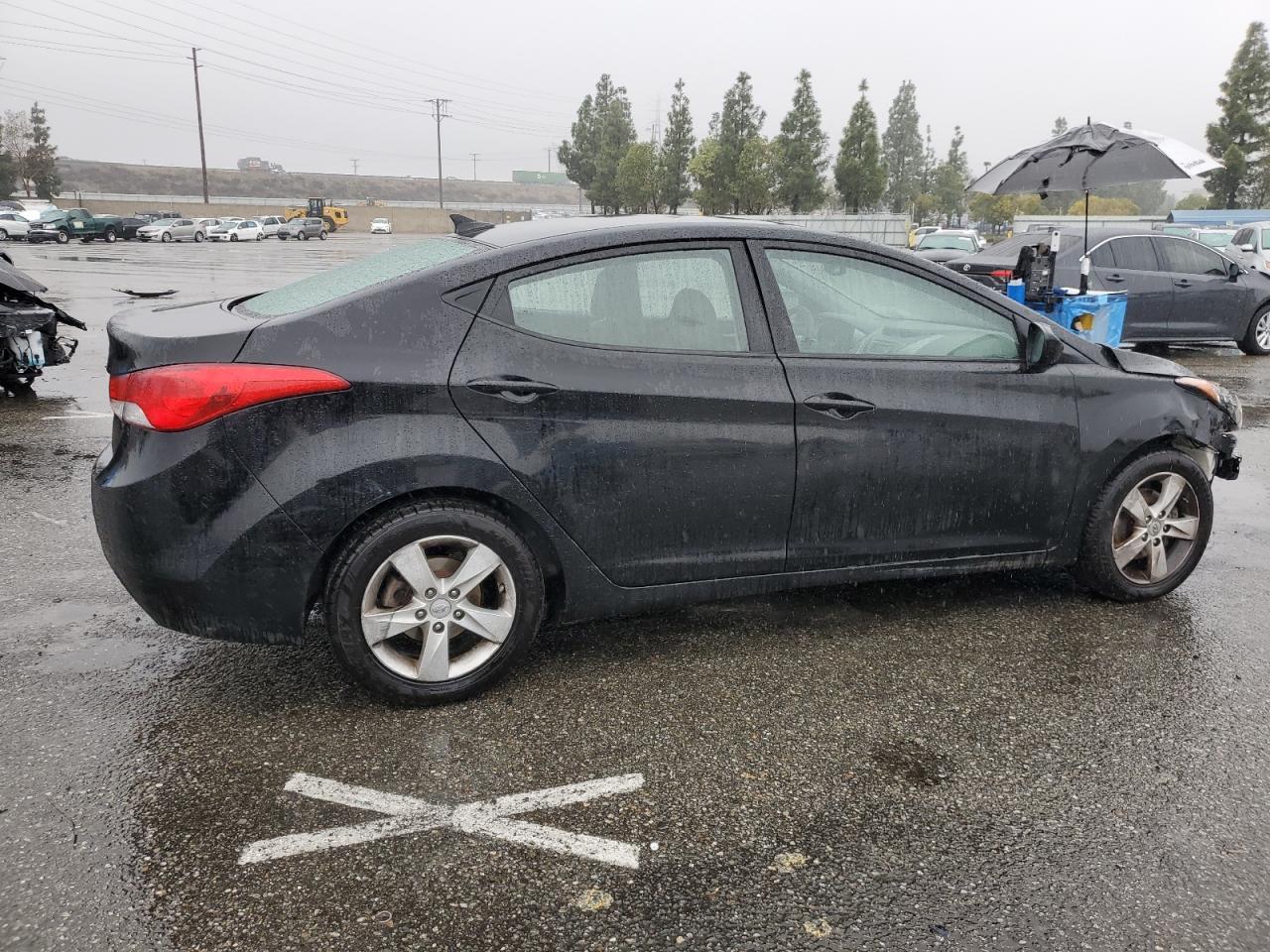 2013 Hyundai Elantra - Image 3