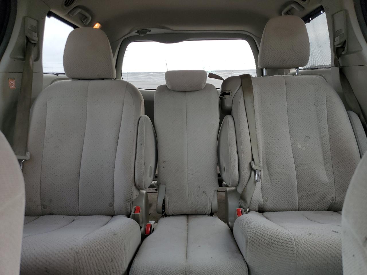 2012 Toyota Sienna - Image 10