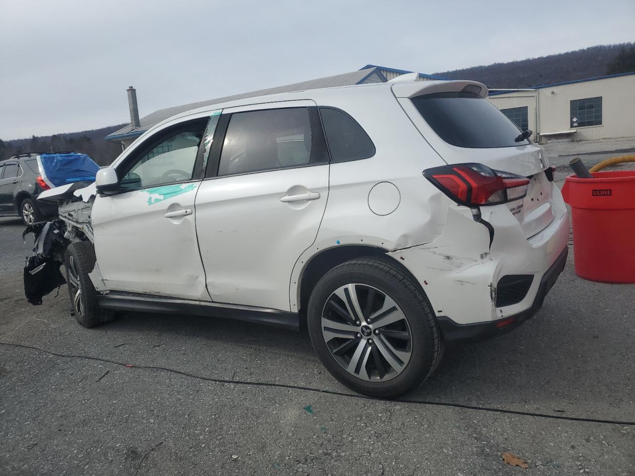 2020 Mitsubishi Outlander - Image 2