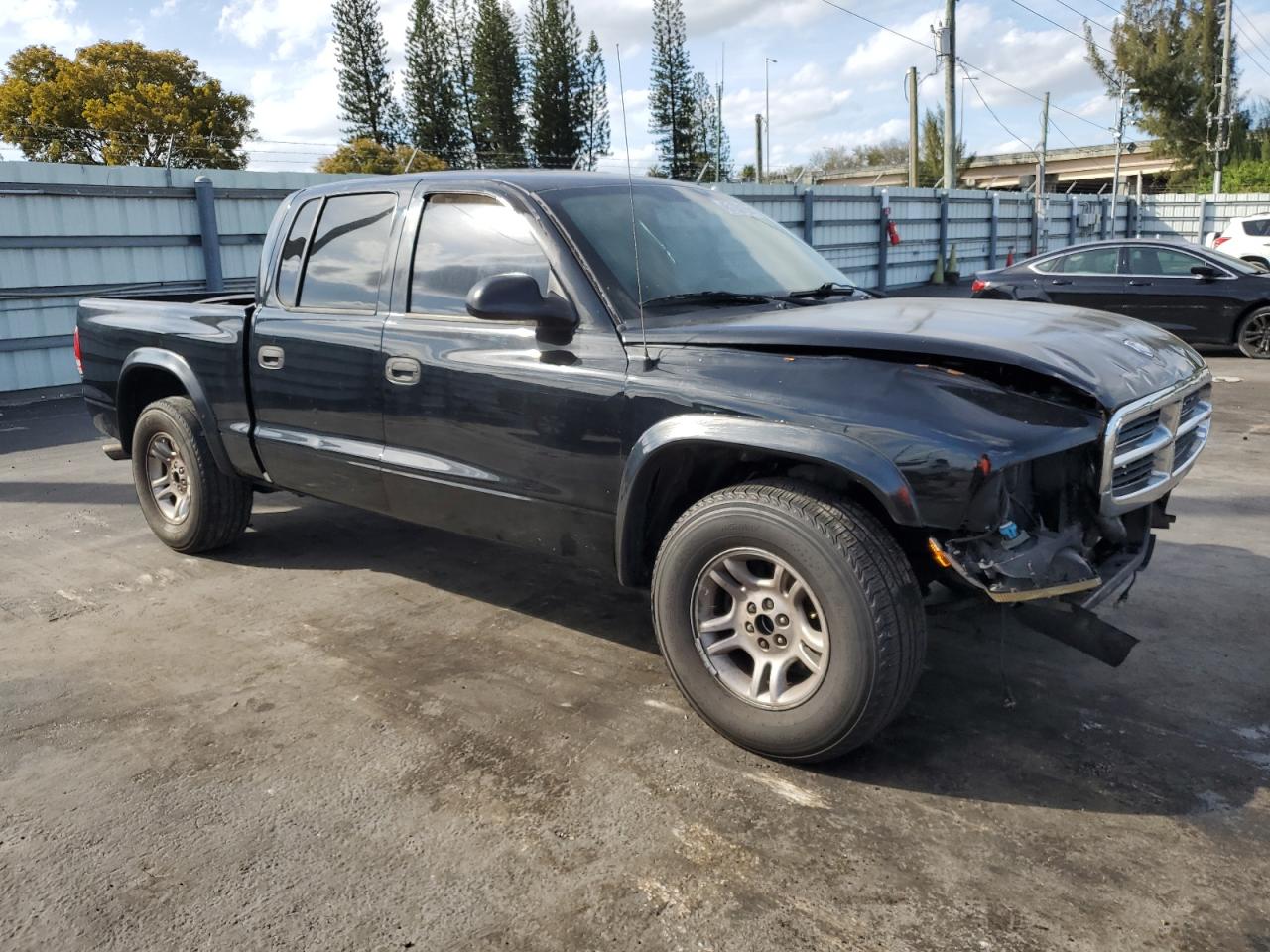 2004 Dodge Dakota - Image 4