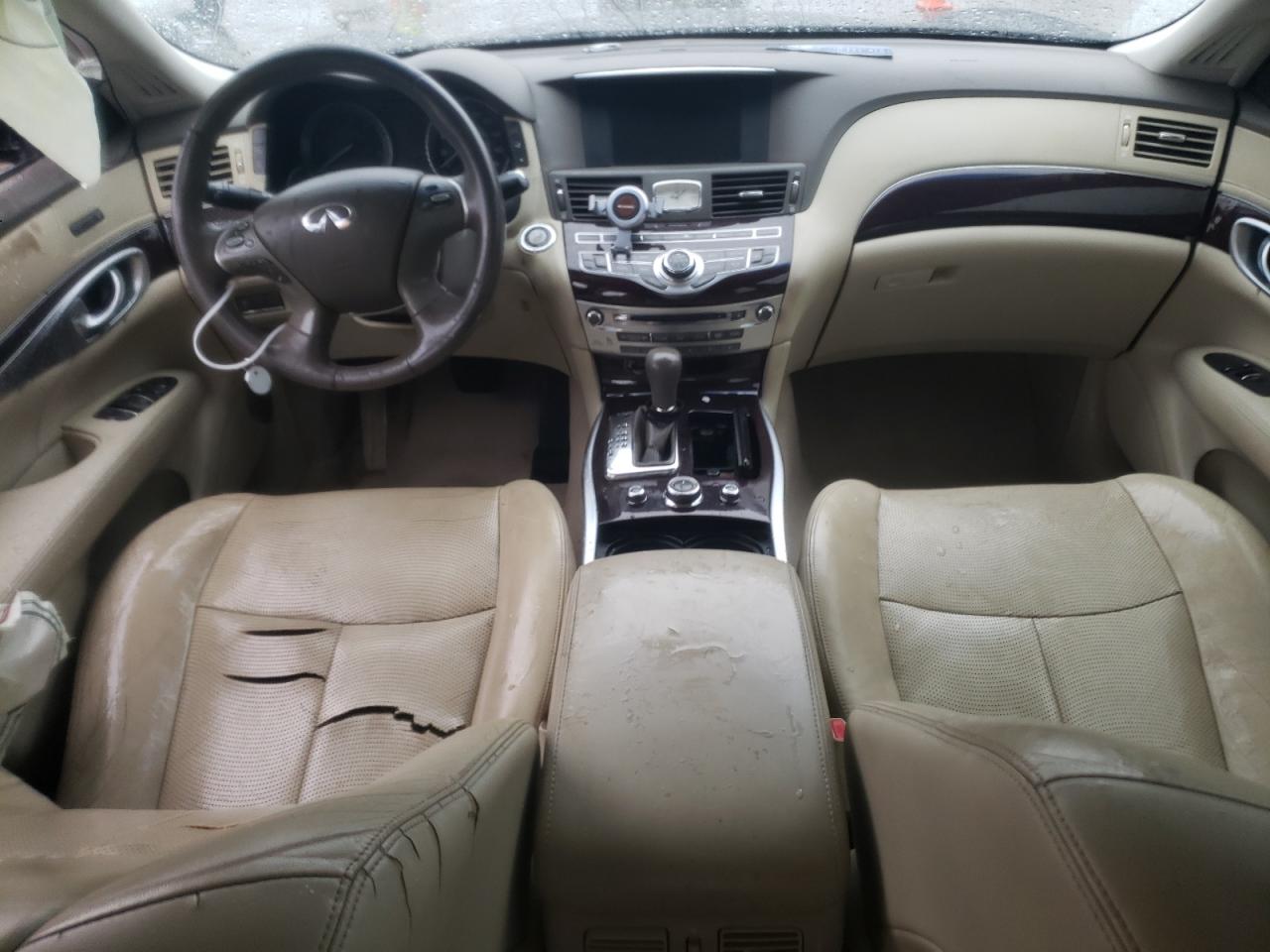 2011 Infiniti M - Image 8
