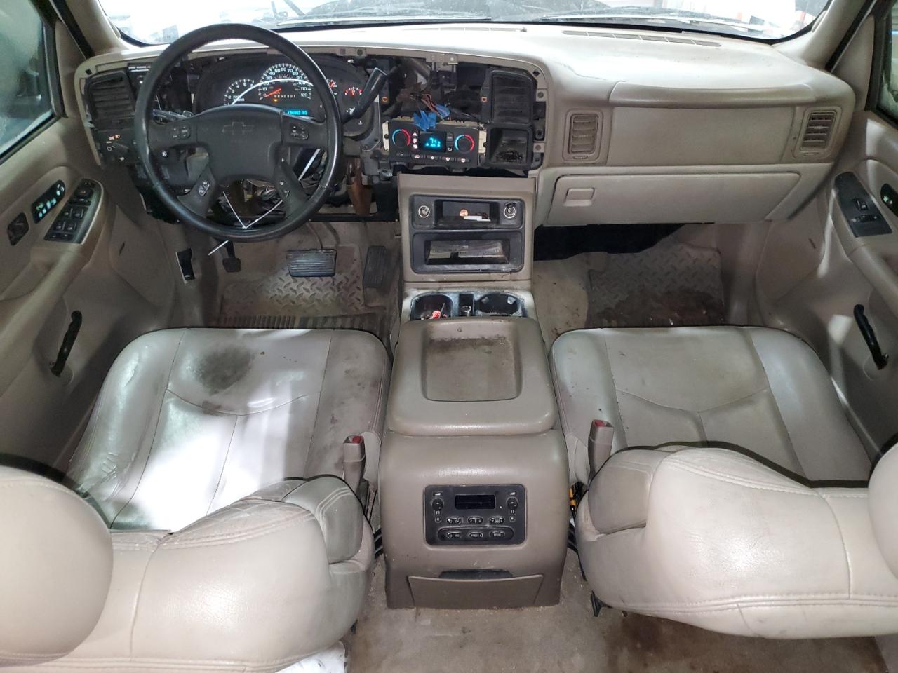 2004 Chevrolet Suburban - Image 8