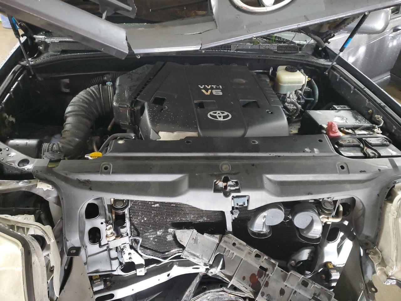 2005 Toyota 4Runner - Image 12