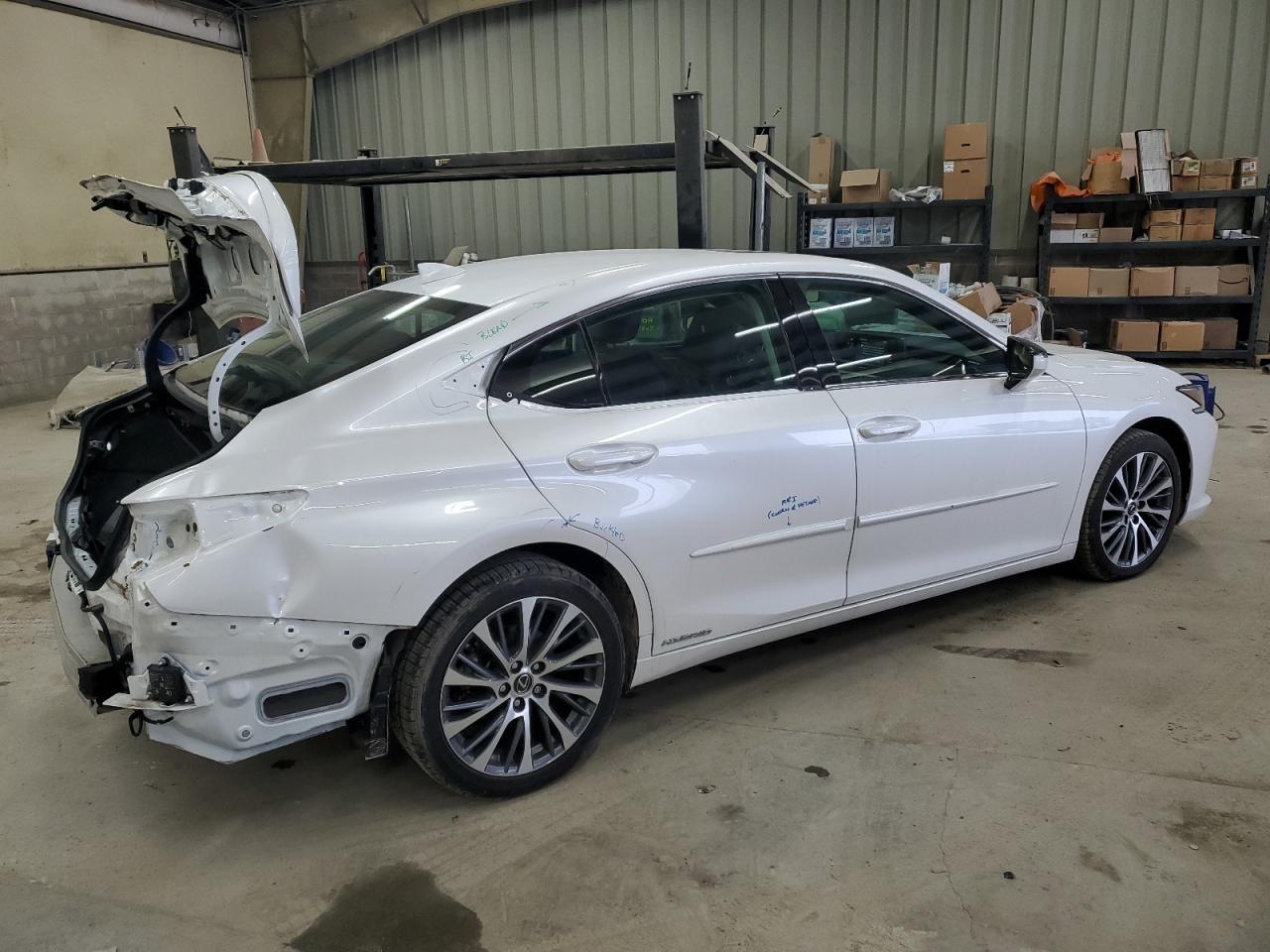 2021 Lexus ES - Image 3