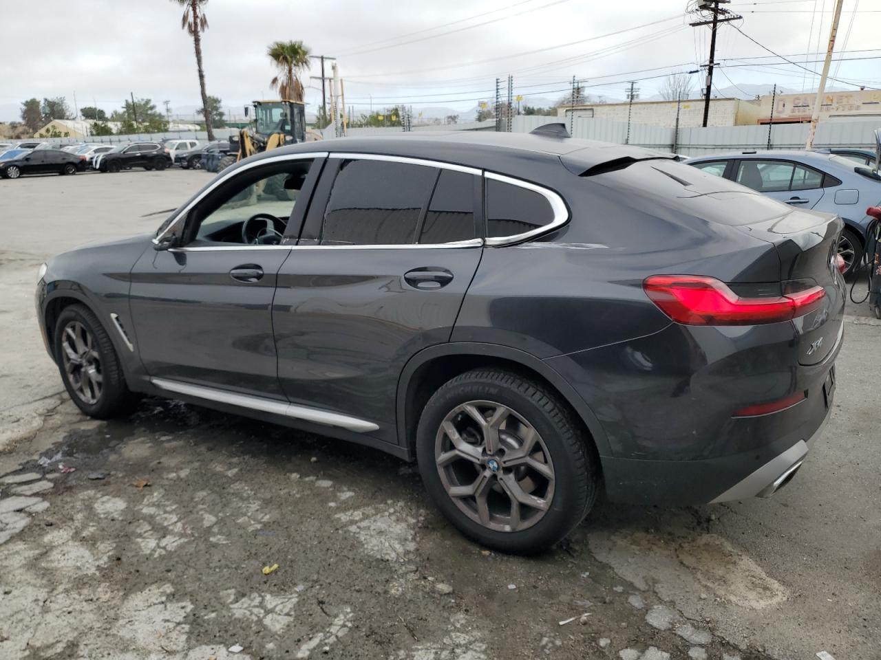 2022 BMW X4 - Image 2