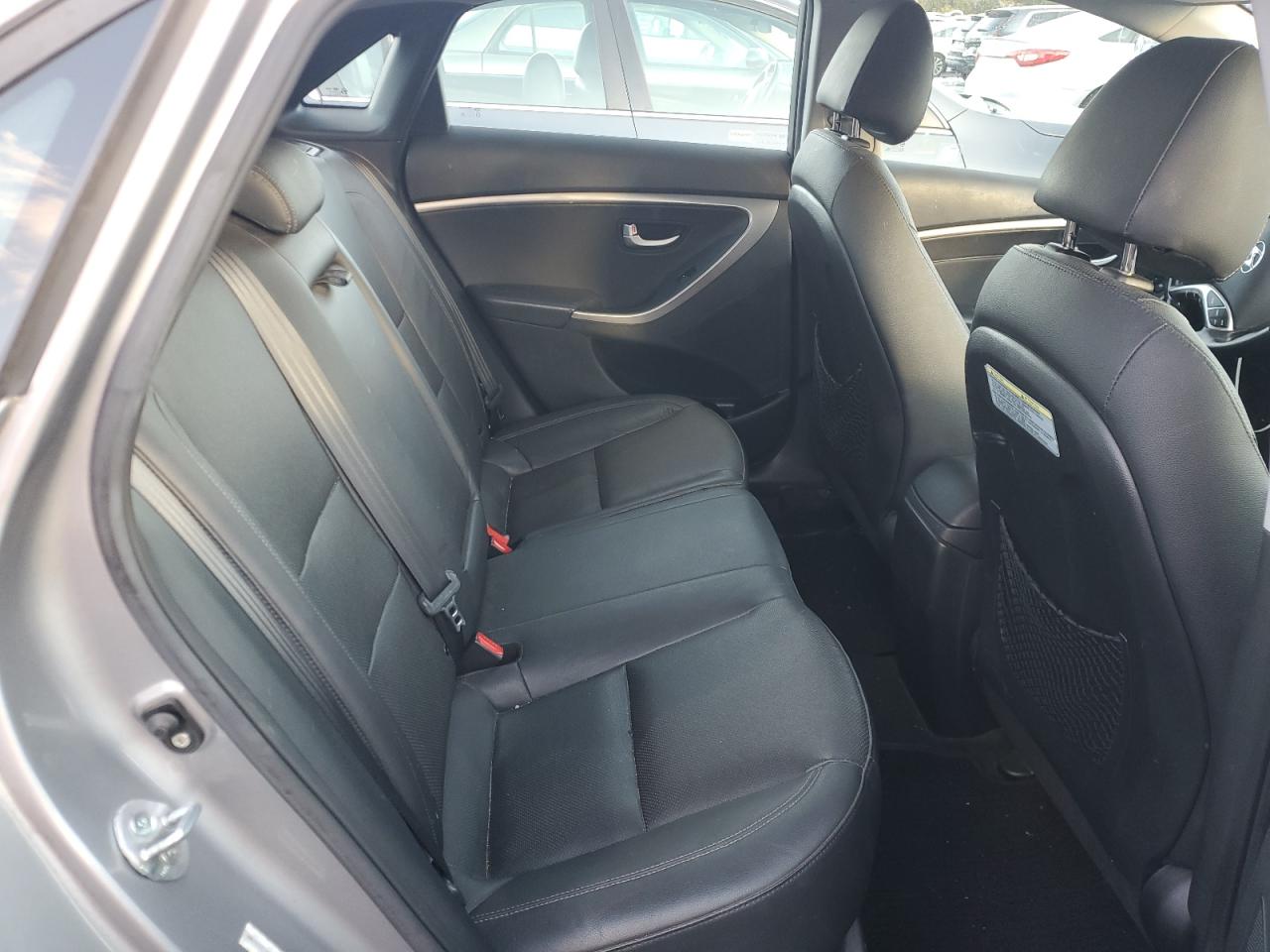 2013 Hyundai Elantra - Image 10