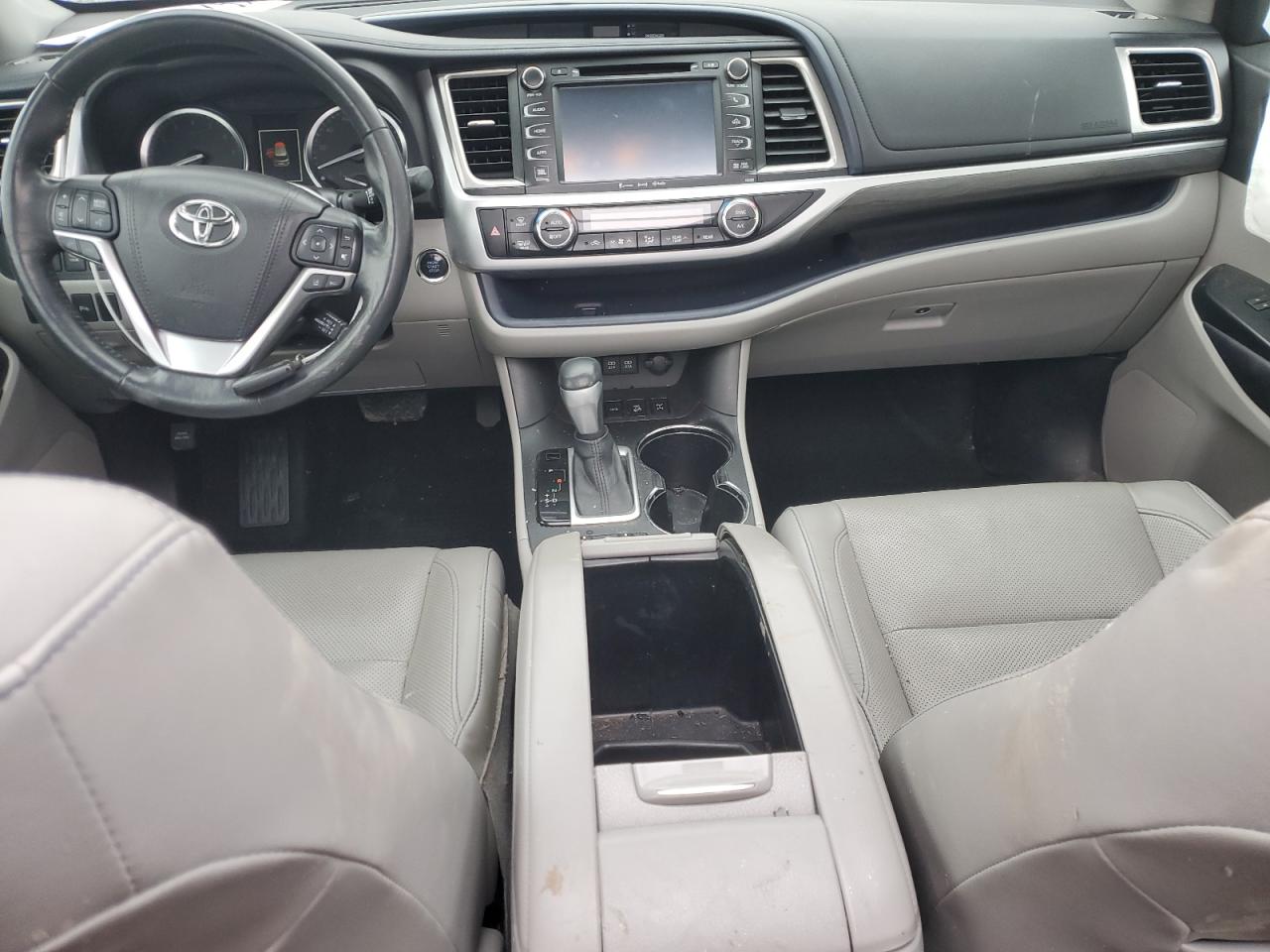 2017 Toyota Highlander - Image 8