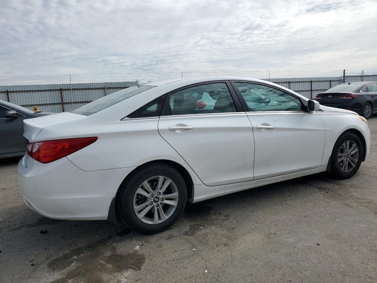 2013 Hyundai Sonata - Image 3