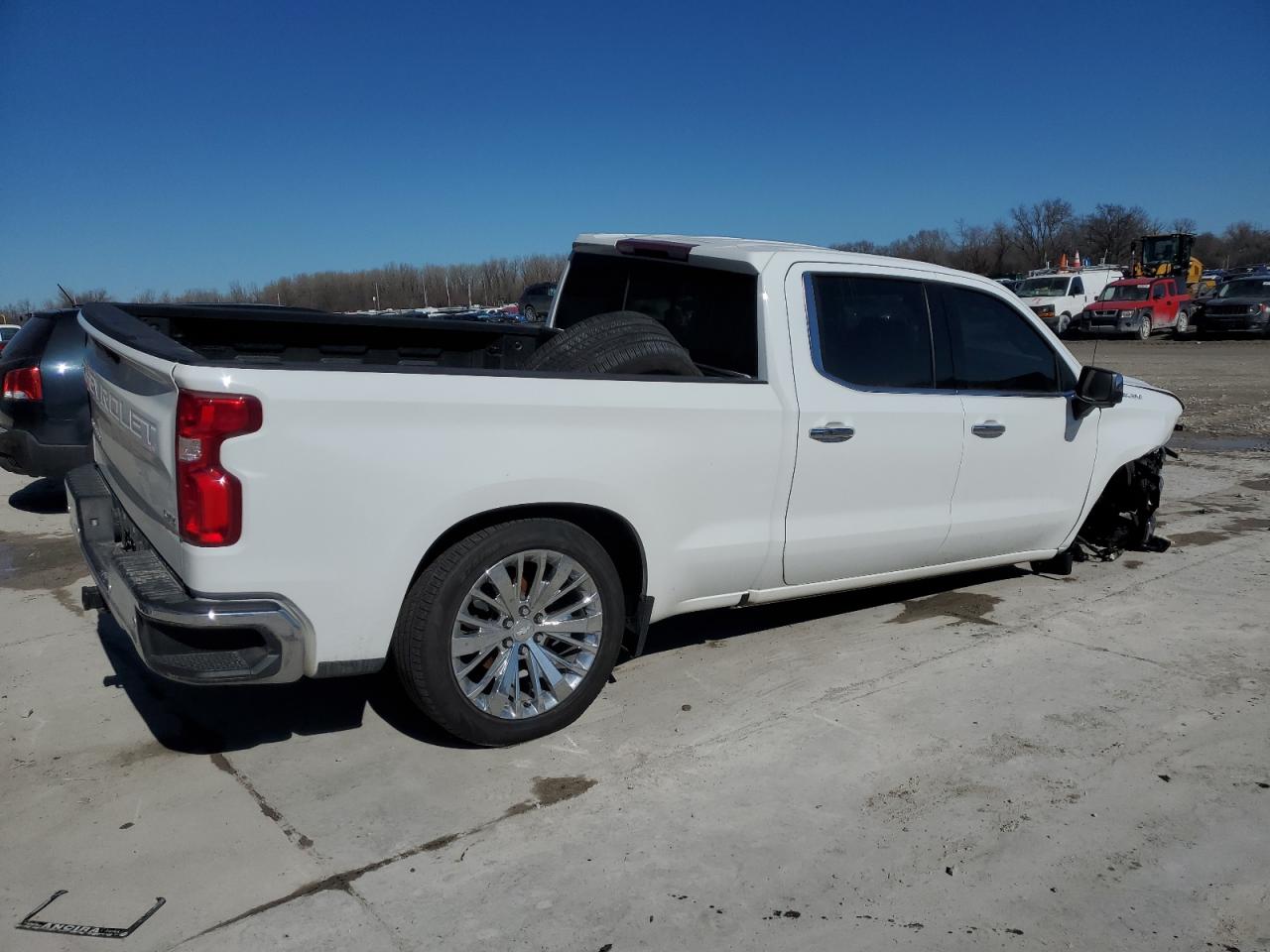 2022 Chevrolet Silverado - Image 3