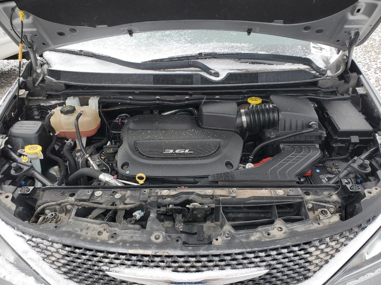 2017 Chrysler Pacifica - Image 12