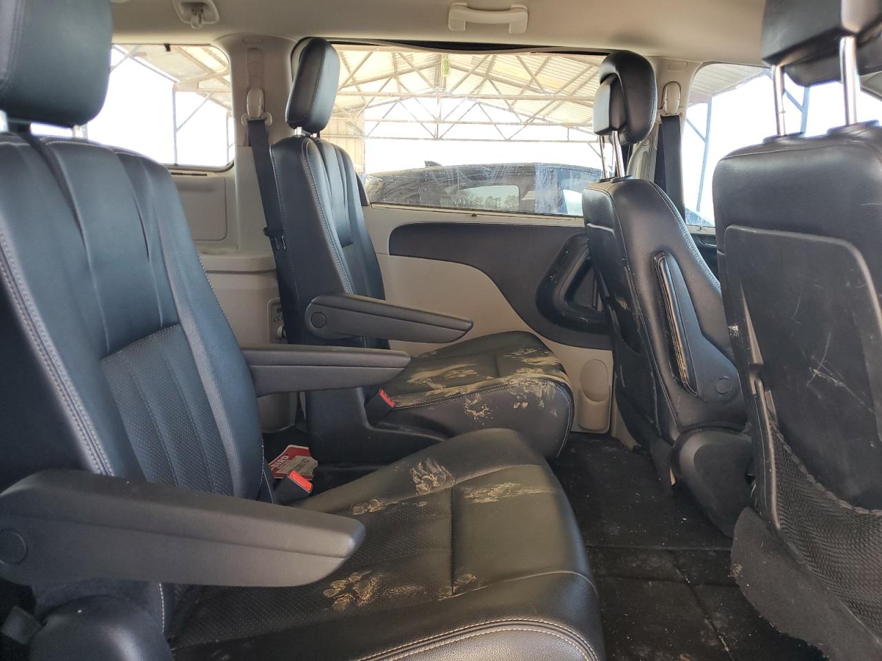 2015 Chrysler Town & Country - Image 11