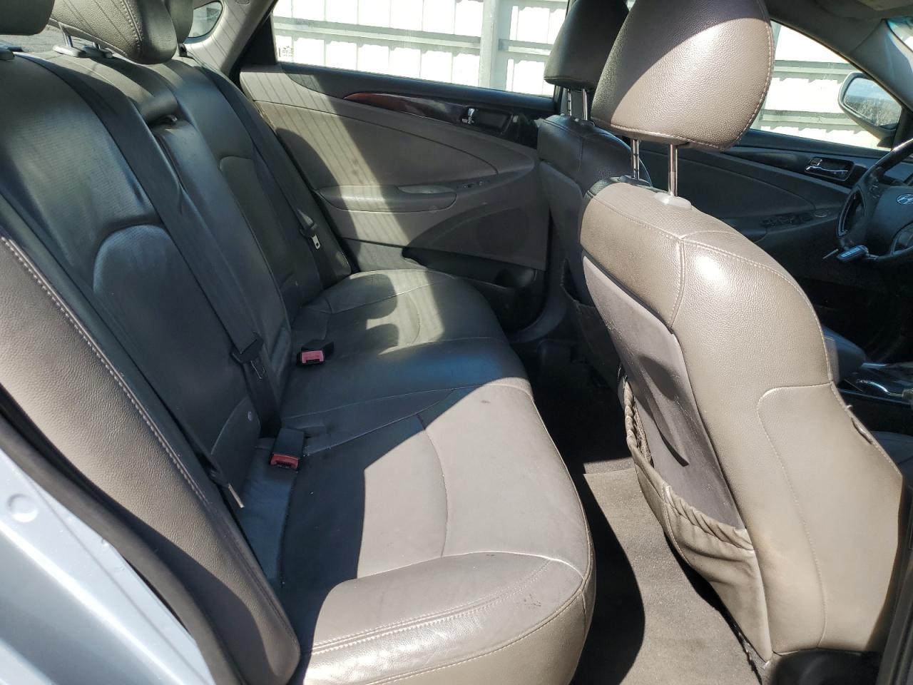 2011 Hyundai Sonata - Image 10