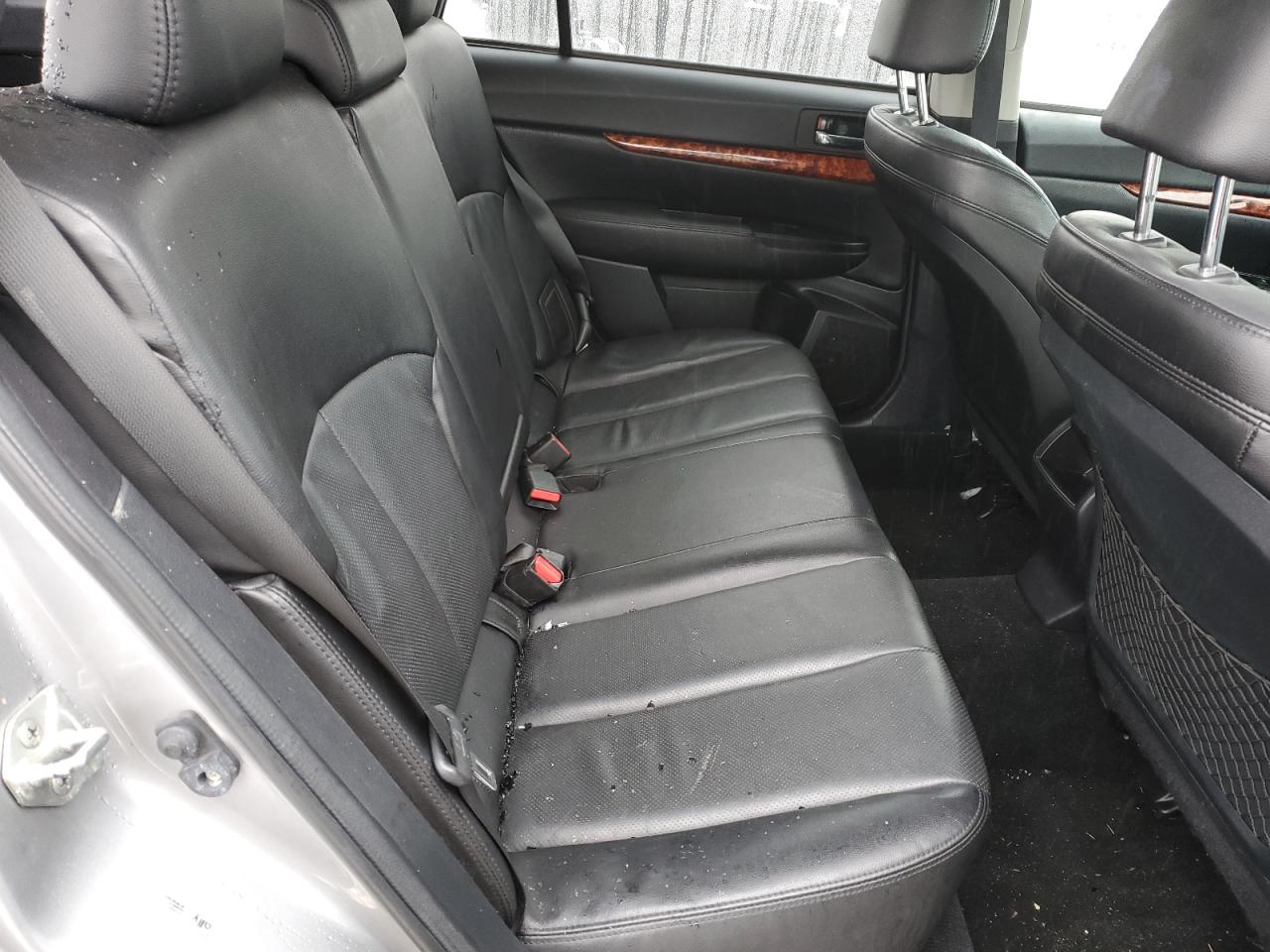 2011 Subaru Outback - Image 11