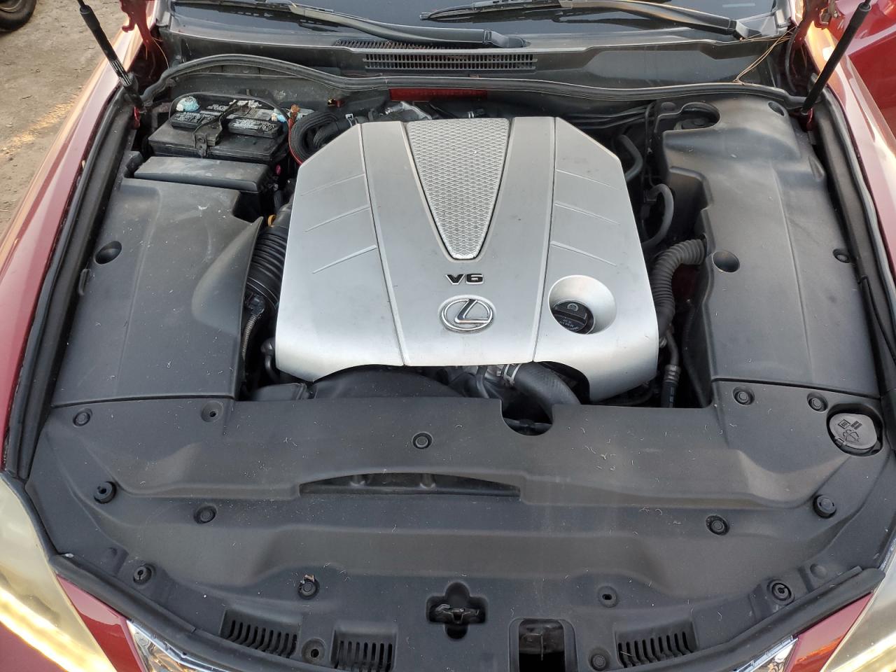 2011 Lexus IS - Image 11