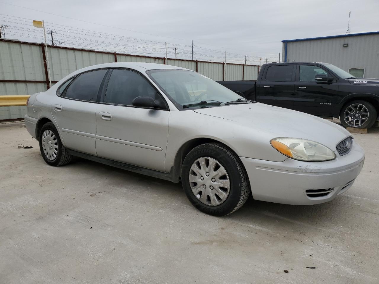 2004 Ford Taurus - Image 4