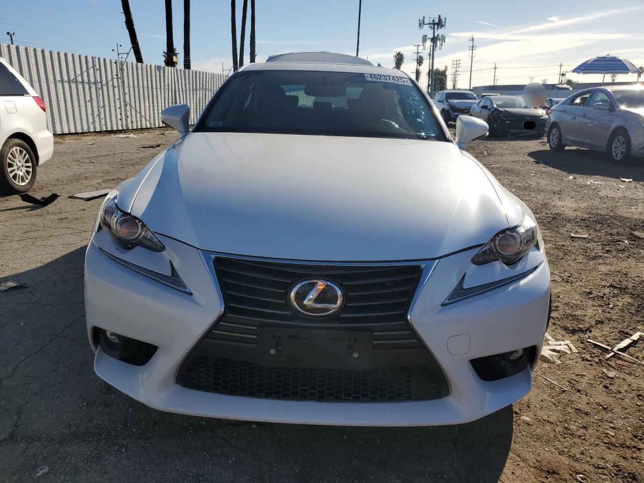 2016 Lexus IS - Image 5