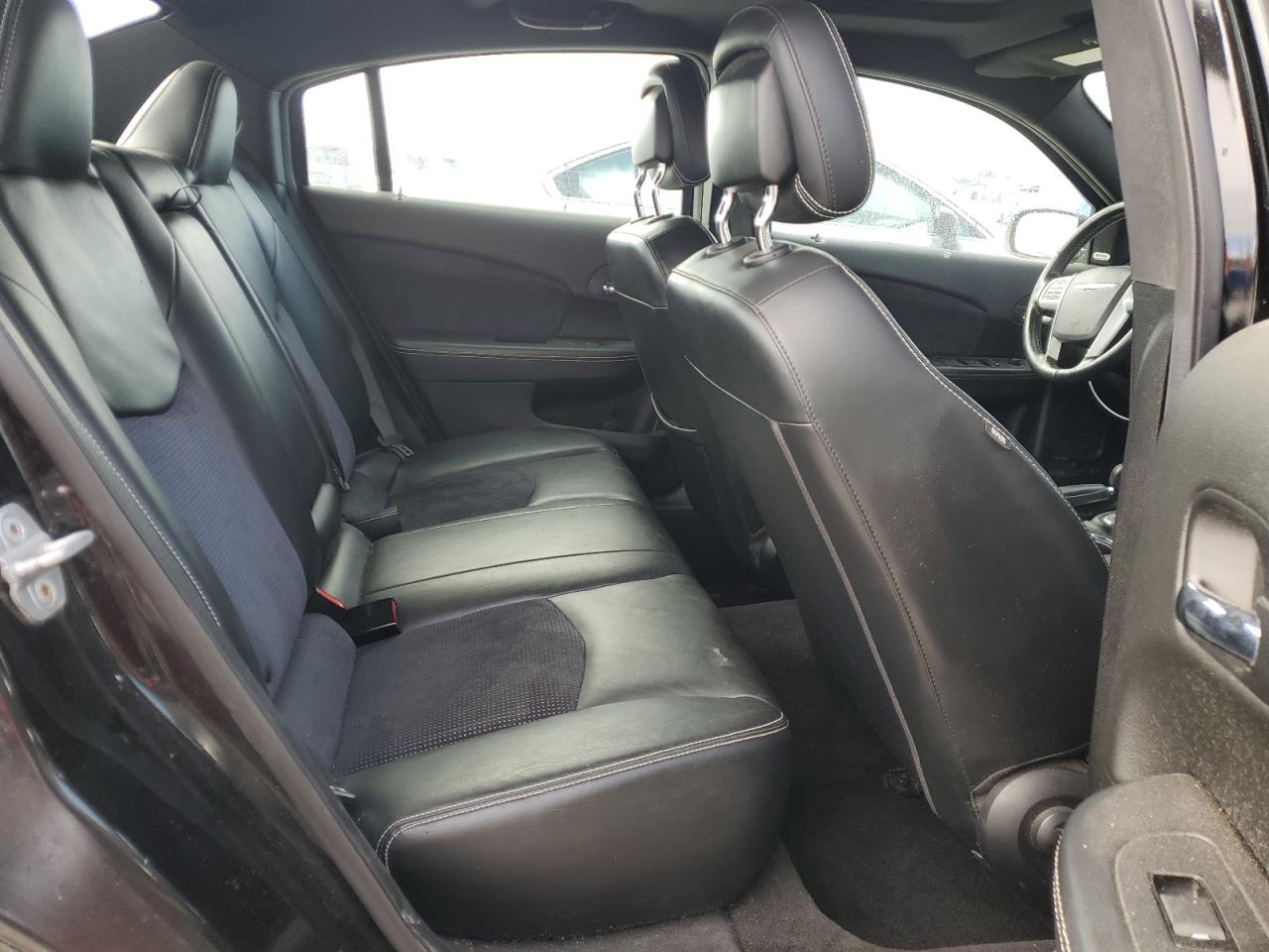 2012 Chrysler 200 - Image 10