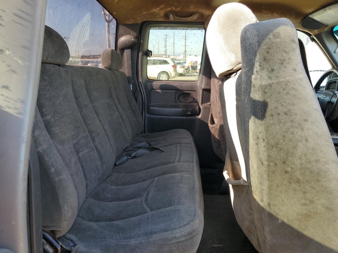 2004 Chevrolet Silverado - Image 11