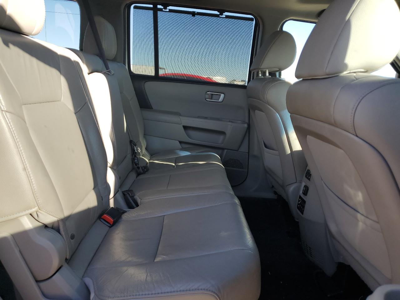 2015 Honda Pilot - Image 11