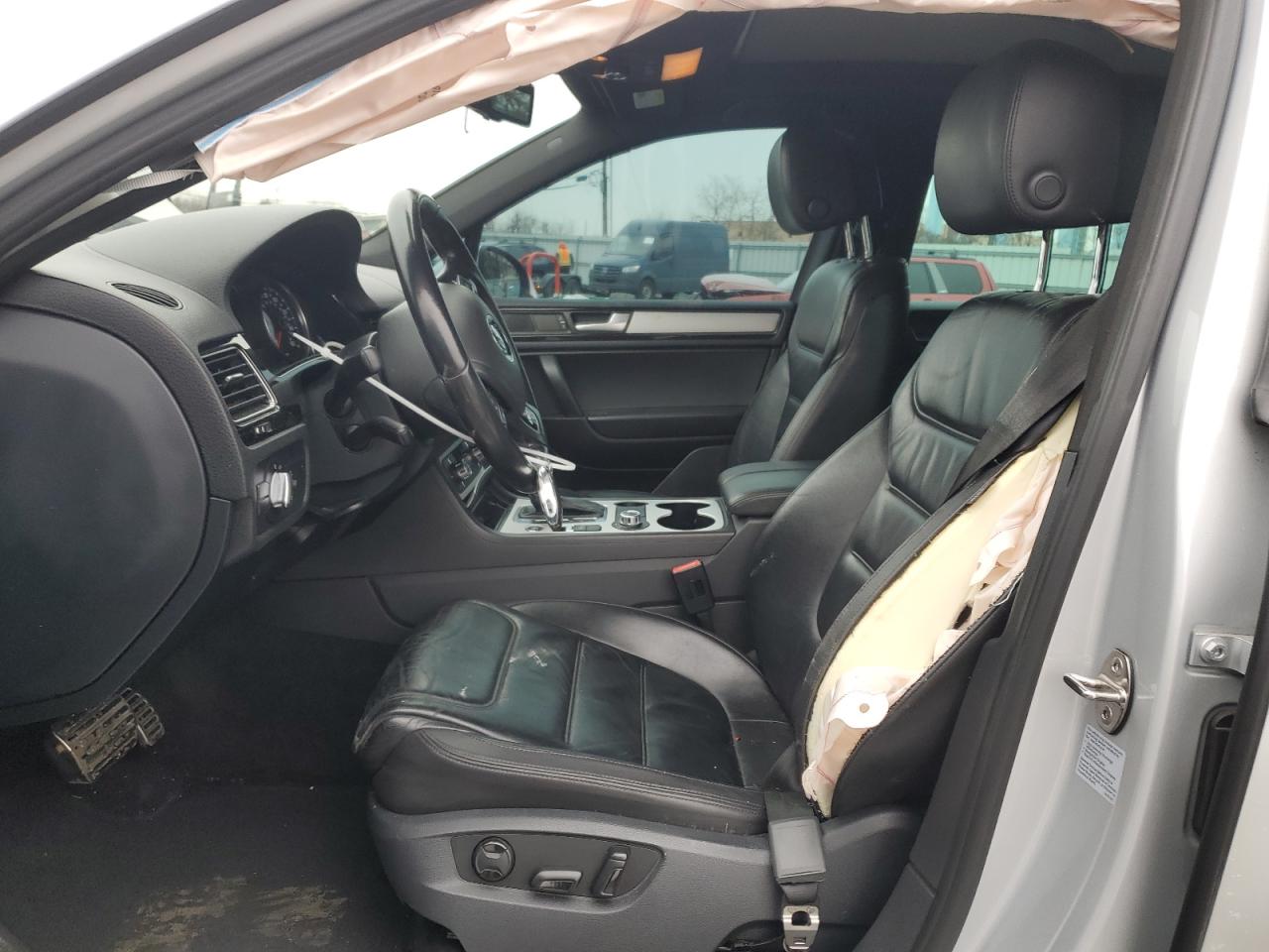 2014 Volkswagen Touareg - Image 7