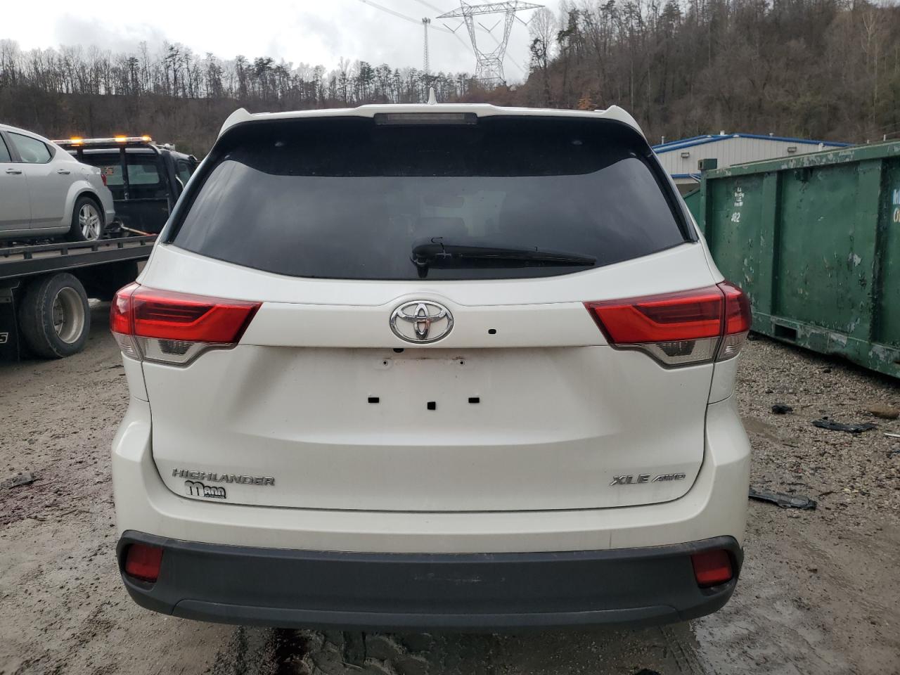 2017 Toyota Highlander - Image 6