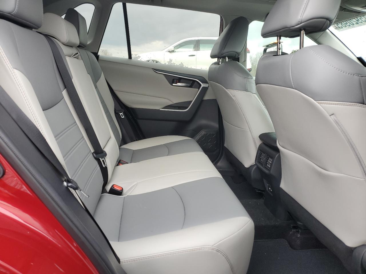 2021 Toyota RAV 4 - Image 12