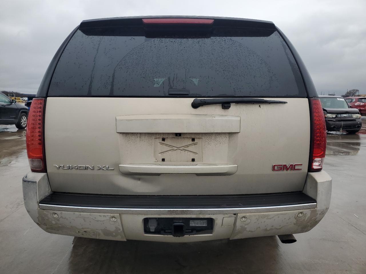 2007 GMC Yukon - Image 6