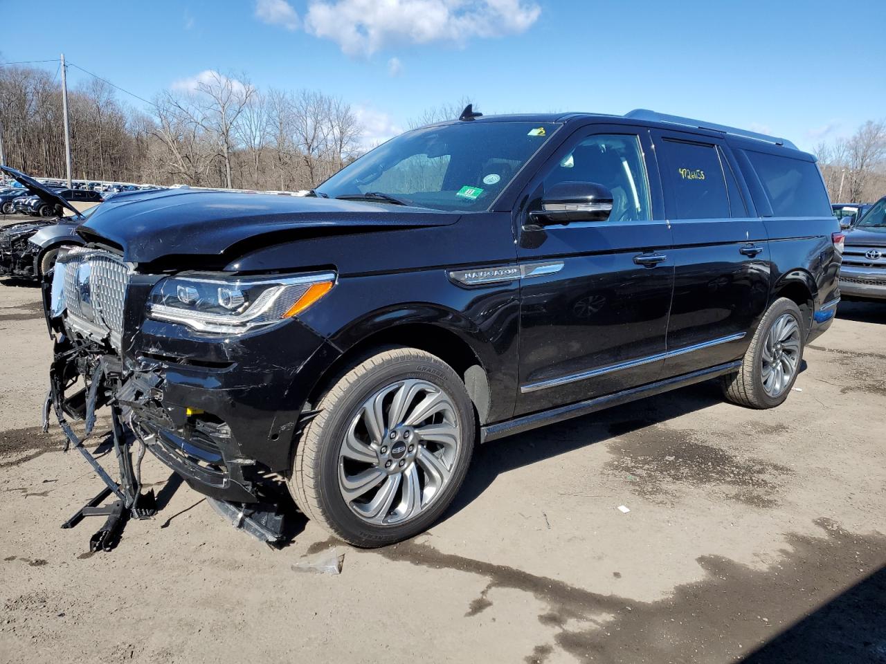 2022 Lincoln Navigator - Image 1