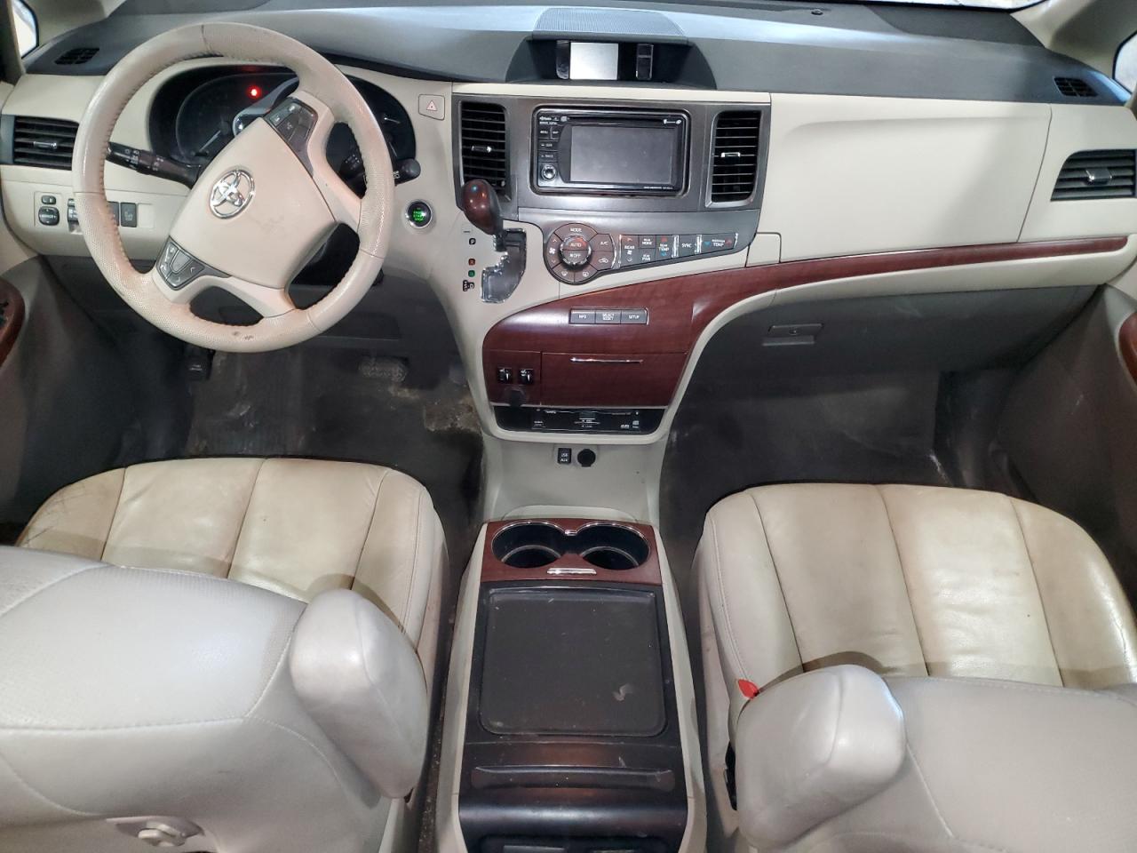 2014 Toyota Sienna - Image 8